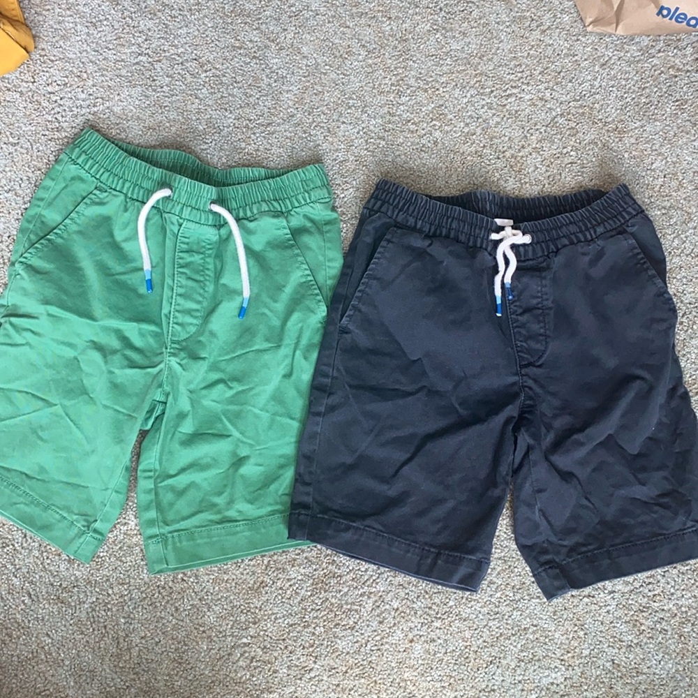 Two gap kids pull on shorts size medium
